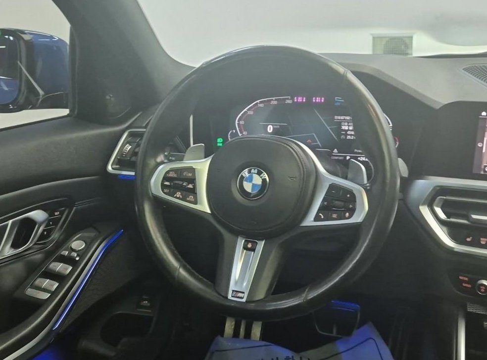 BMW 3시리즈 320d M 스포츠 사진 9