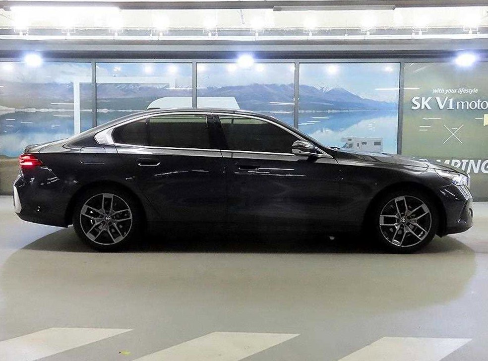BMW 5시리즈 520i 사진 3