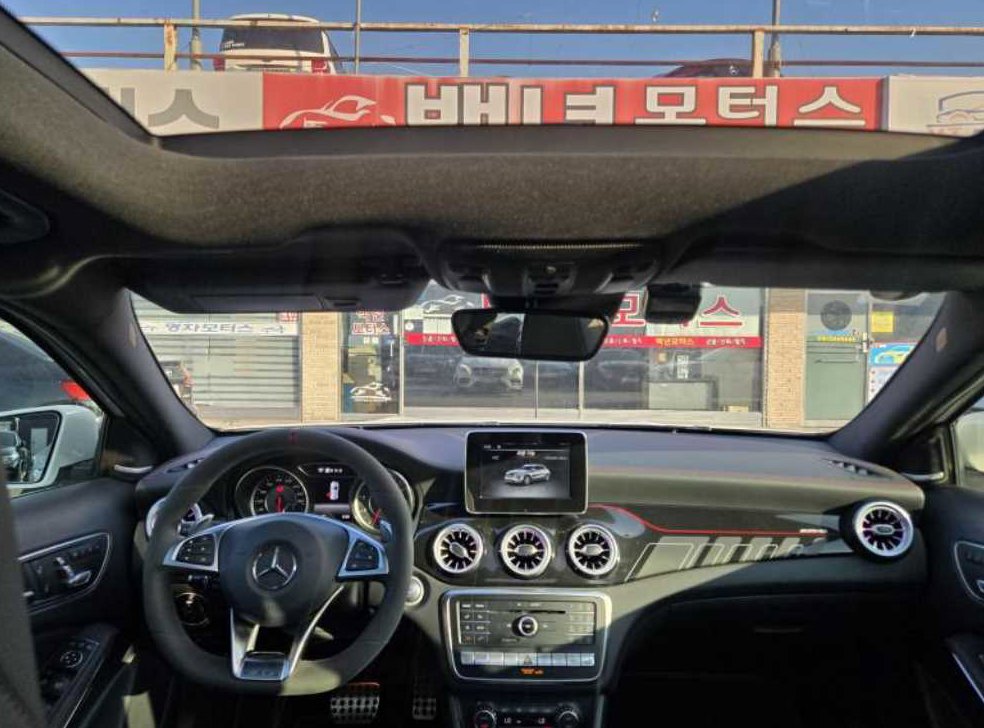 벤츠 GLA 클래스 GLA45 AMG 4MATIC 사진 10