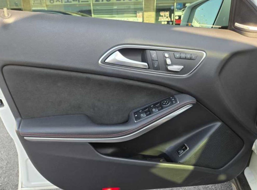 벤츠 GLA 클래스 GLA45 AMG 4MATIC 사진 9