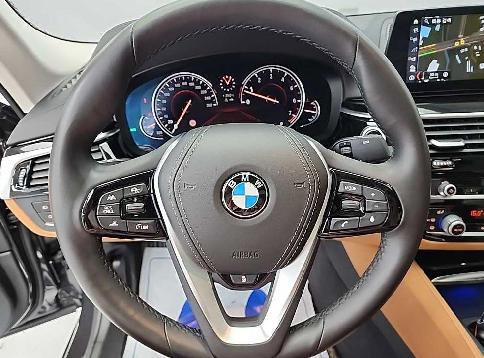 BMW 5시리즈 520i 럭셔리 사진 9