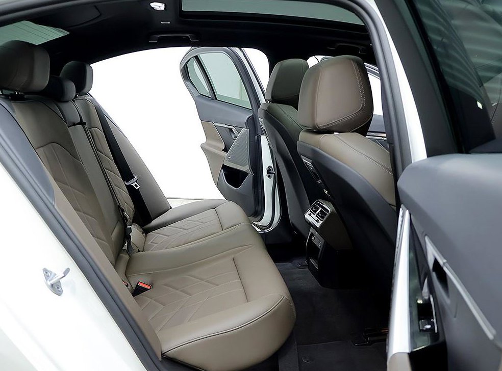 BMW 5시리즈 520i 사진 12
