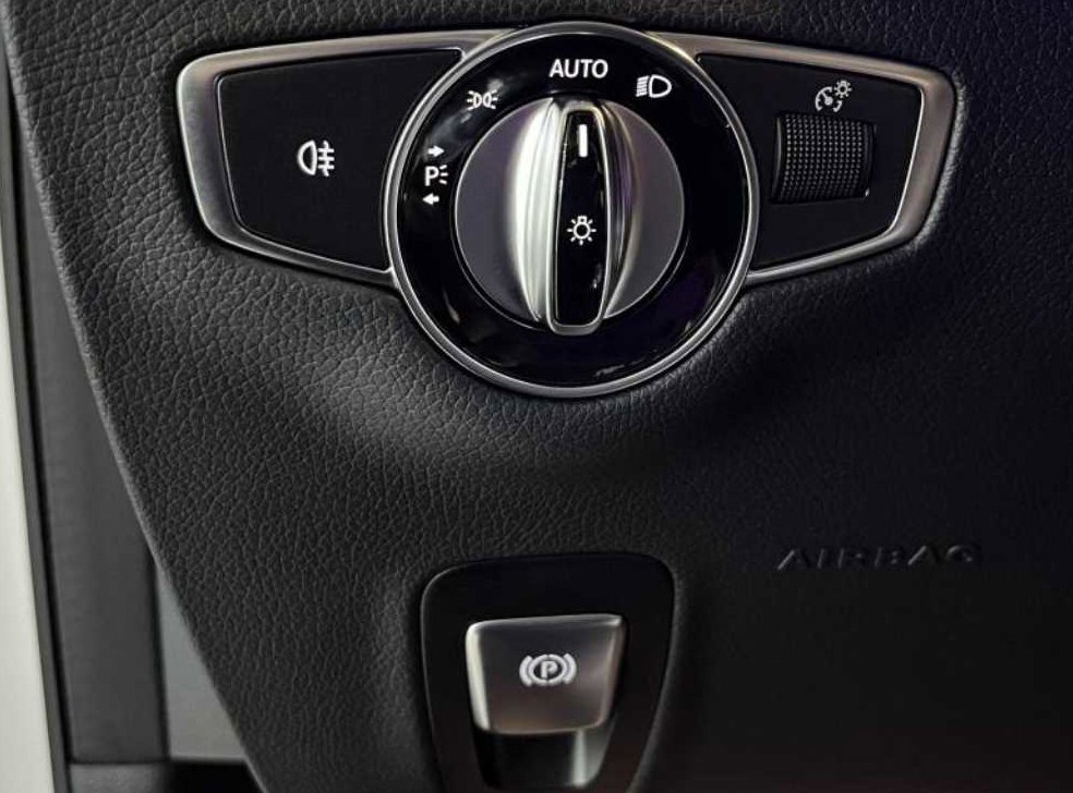 벤츠 E 클래스 E220d 4MATIC 익스클루시브 사진 14