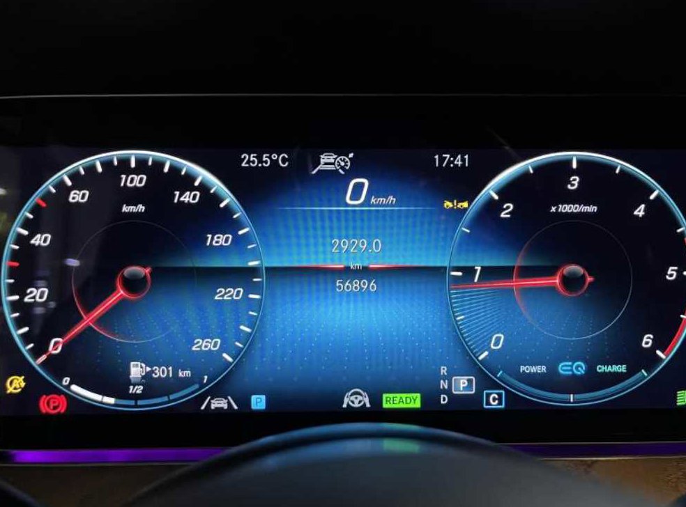 벤츠 E 클래스 E220d 4MATIC 익스클루시브 사진 17