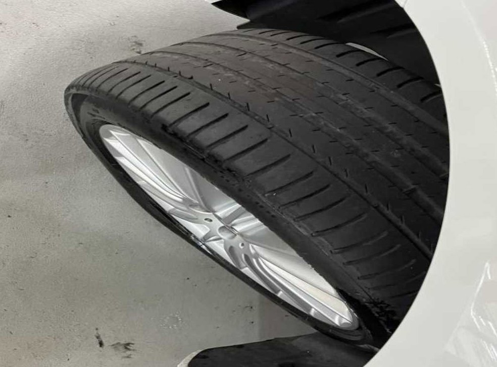 벤츠 E 클래스 E220d 4MATIC 익스클루시브 사진 18