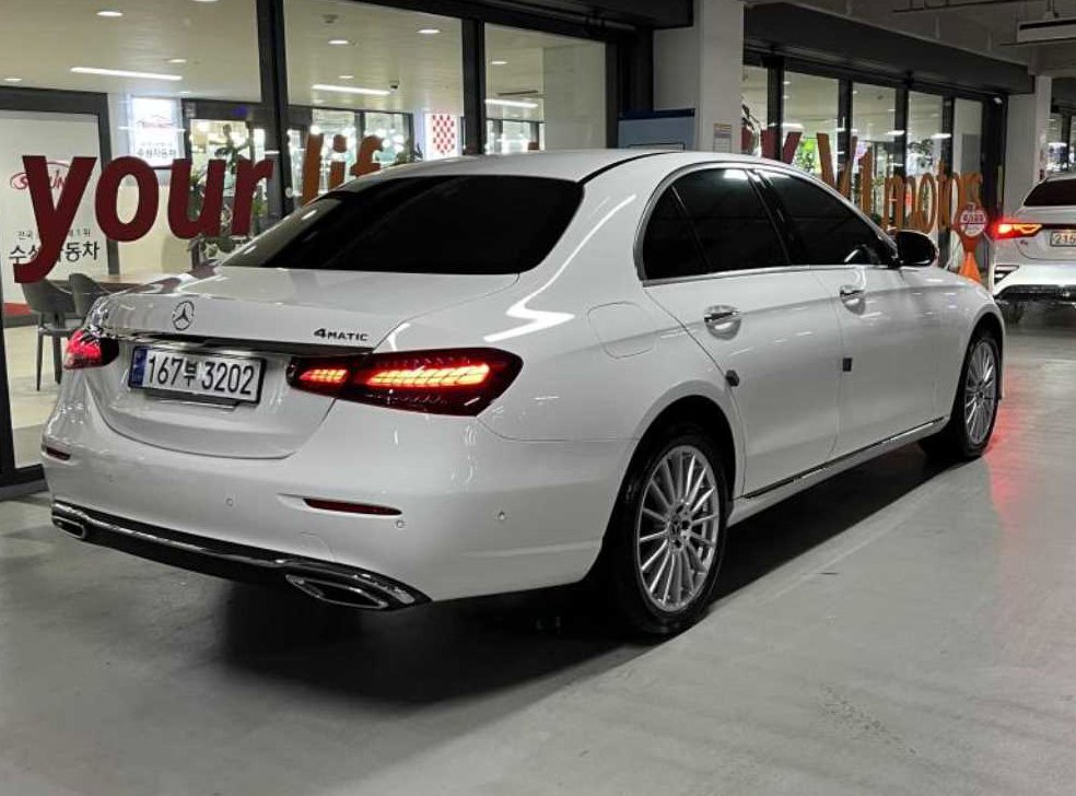 벤츠 E 클래스 E220d 4MATIC 익스클루시브 사진 4
