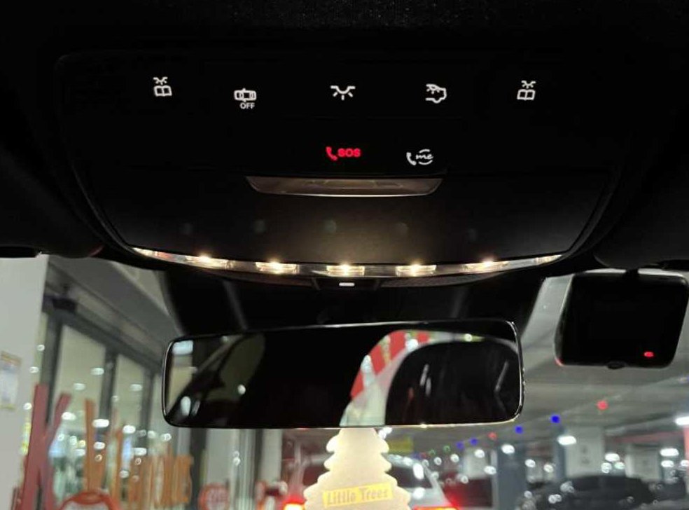 벤츠 E 클래스 E220d 4MATIC 익스클루시브 사진 8