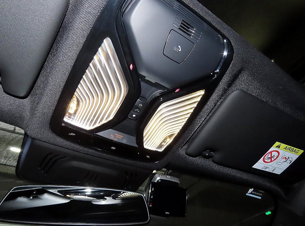 BMW 3시리즈 320i M 스포츠 사진 16