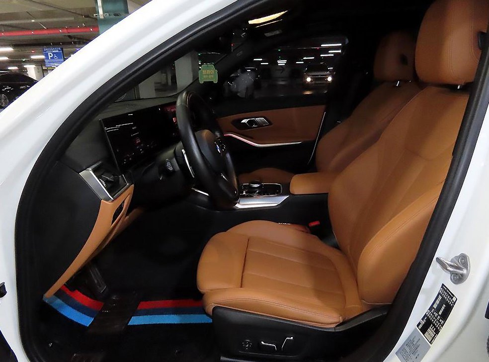 BMW 3시리즈 320i M 스포츠 사진 6