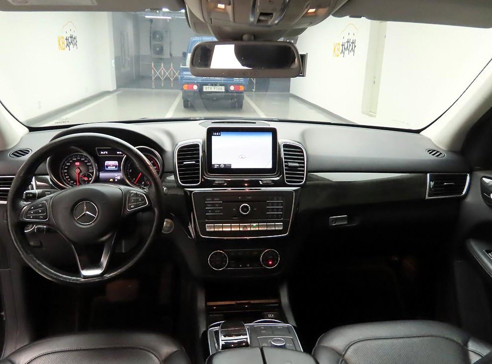 벤츠 GLE 클래스 GLE 350 d 4MATIC 사진 6