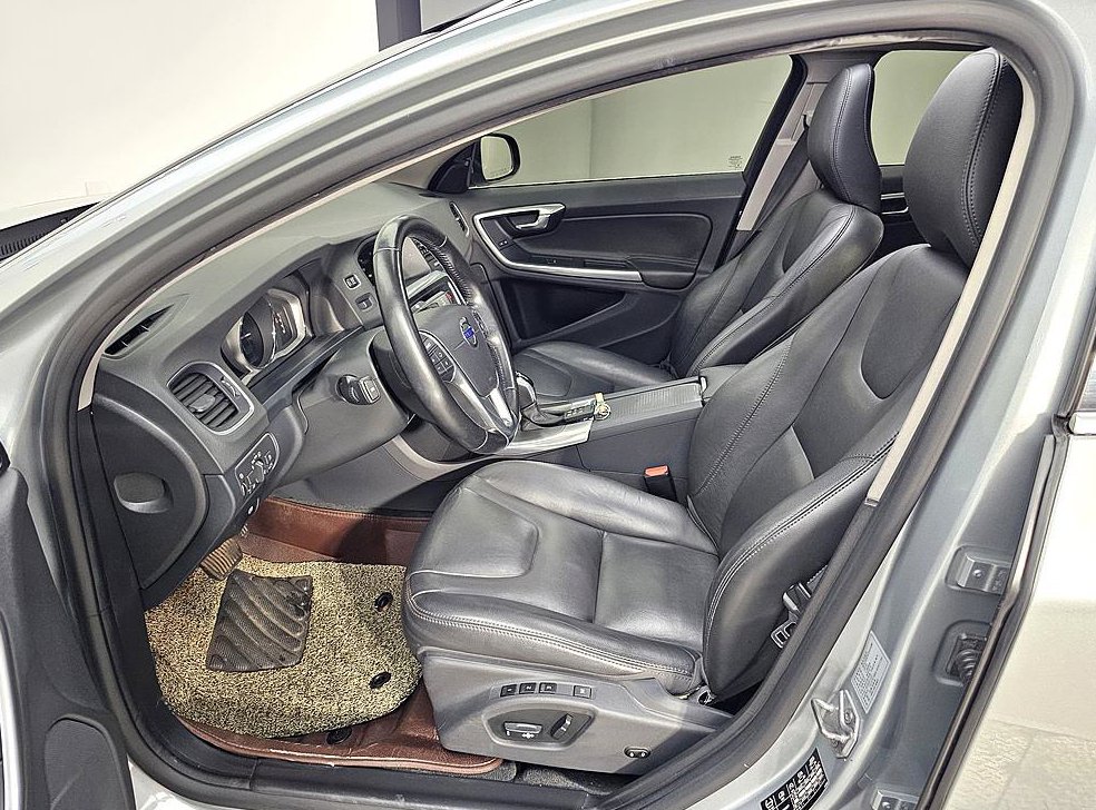 볼보 S60 D3 사진 8
