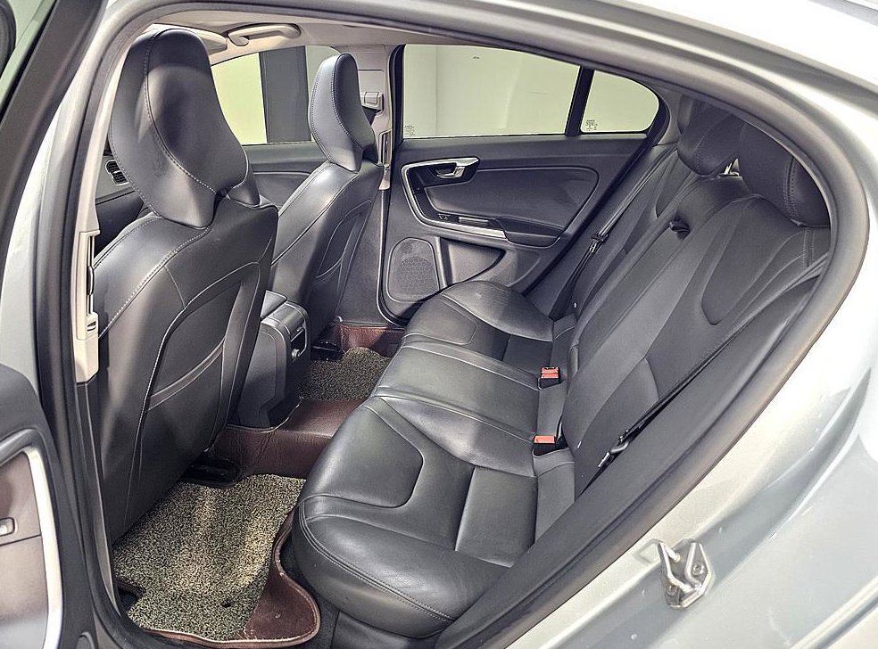 볼보 S60 D3 사진 9