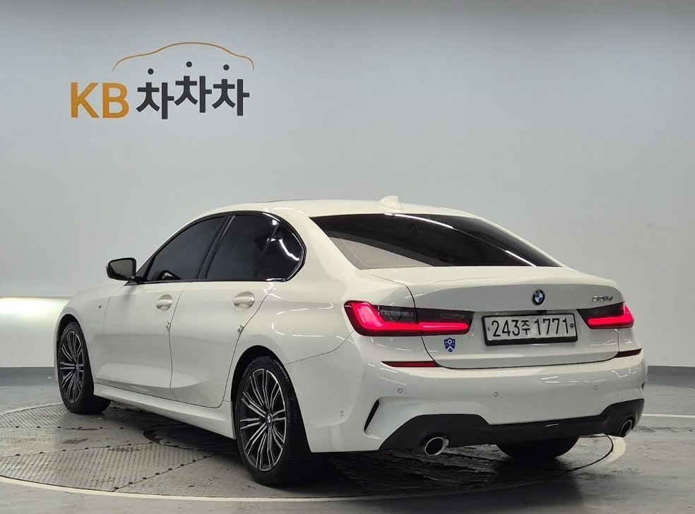 BMW 3시리즈 320d M 스포츠 사진 2