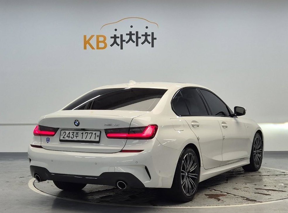 BMW 3시리즈 320d M 스포츠 사진 3