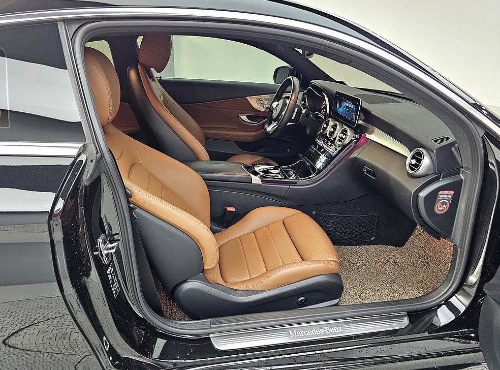 벤츠 C 클래스 C220 d 4MATIC 쿠페 사진 5