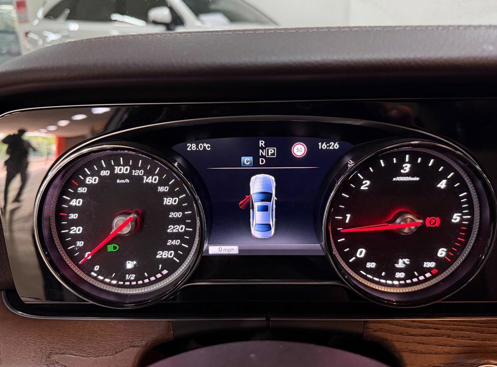 벤츠 E 클래스 E220d 4MATIC 익스클루시브 사진 10