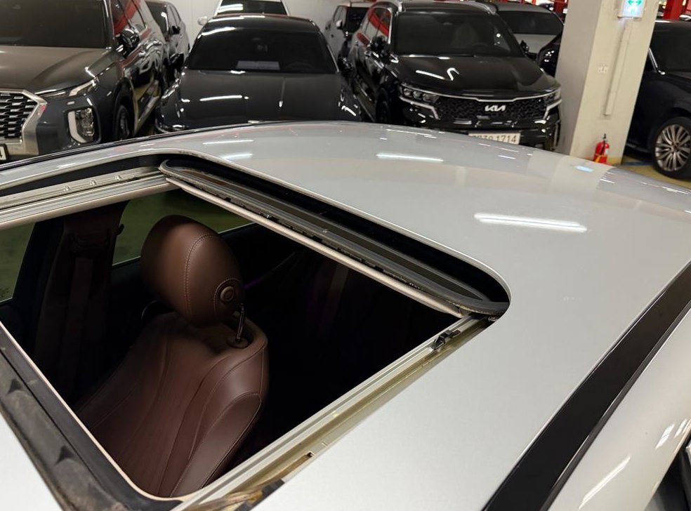 벤츠 E 클래스 E220d 4MATIC 익스클루시브 사진 16