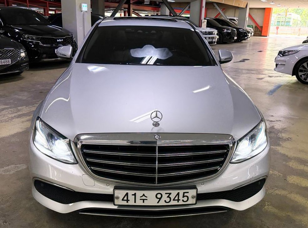 벤츠 E 클래스 E220d 4MATIC 익스클루시브 사진 2