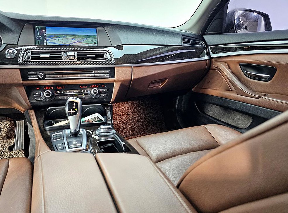 BMW 5시리즈 525d xDrive 사진 10