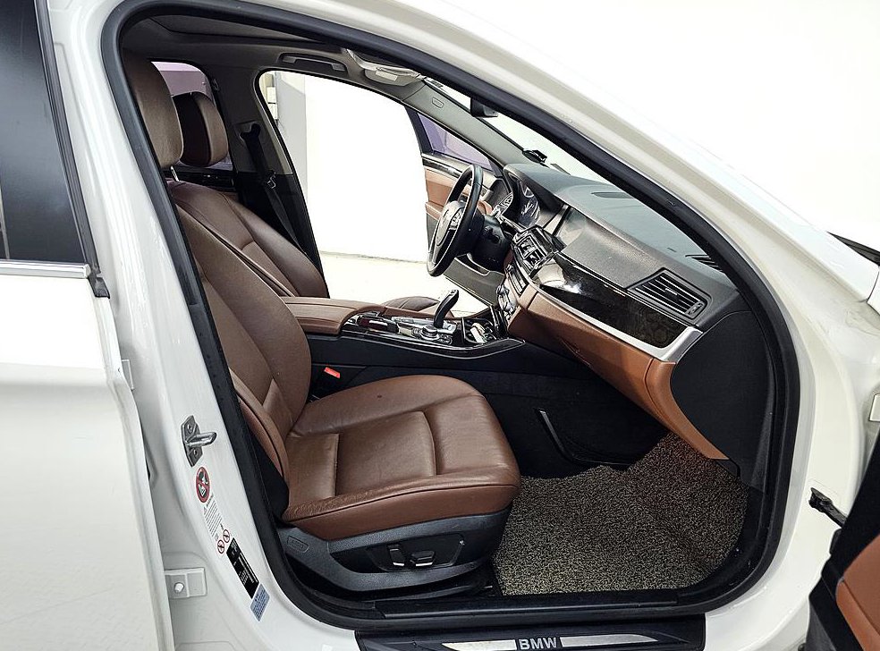 BMW 5시리즈 525d xDrive 사진 11