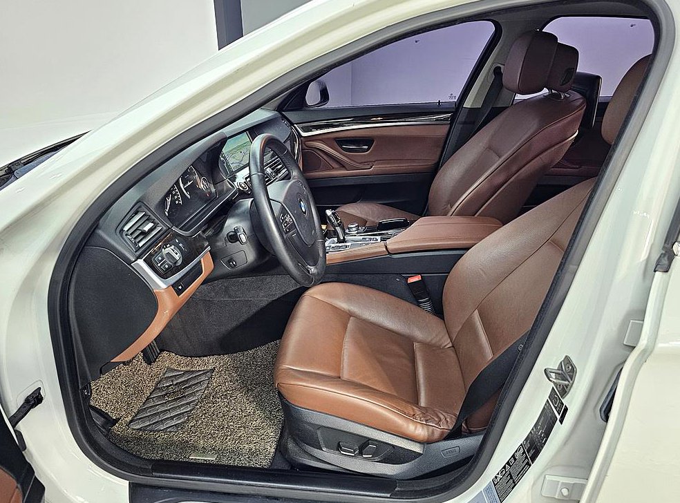 BMW 5시리즈 525d xDrive 사진 8