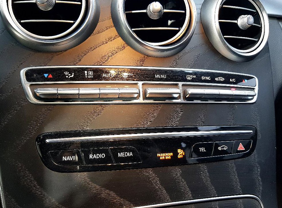 벤츠 C 클래스 C220 d 4MATIC AMG Line 사진 11