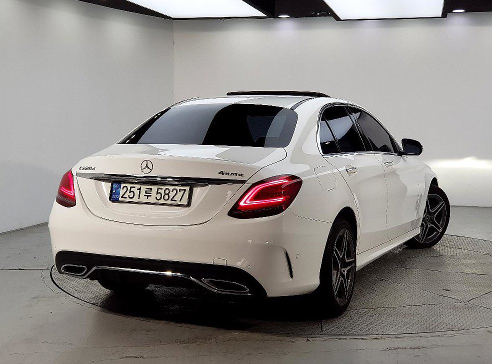 벤츠 C 클래스 C220 d 4MATIC AMG Line 사진 4