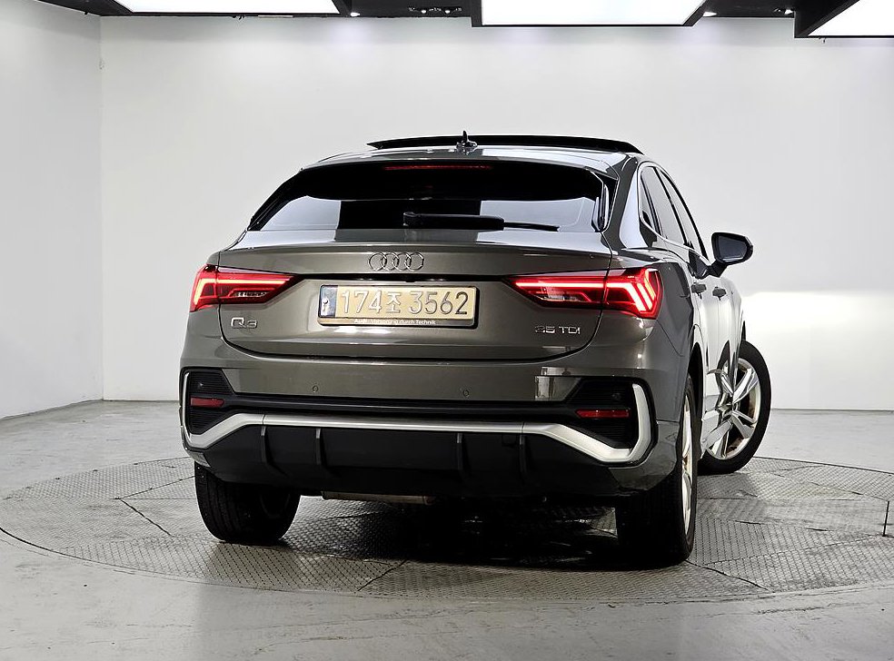 아우디 Q3 35 TDI 스포트백 프리미엄 사진 3