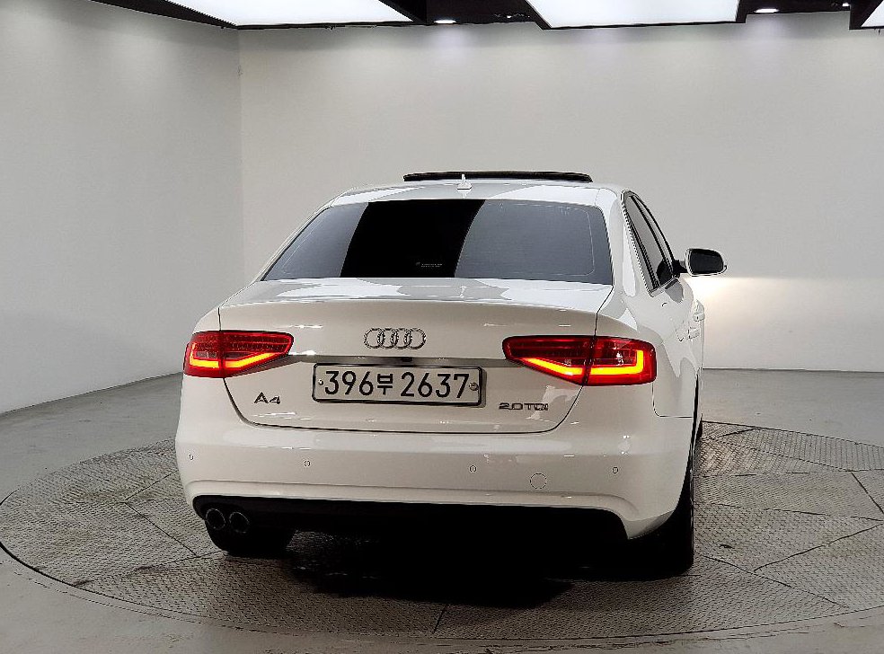 아우디 A4 2.0 TDI 사진 3