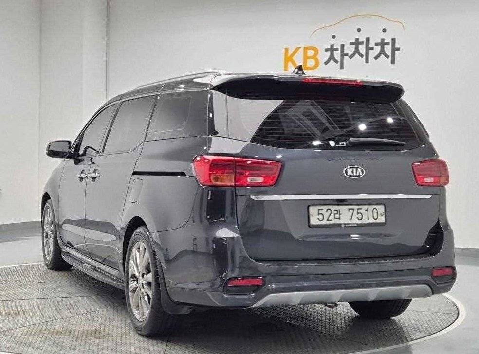 기아 카니발 디젤 9인승 노블레스 스페셜 사진 2