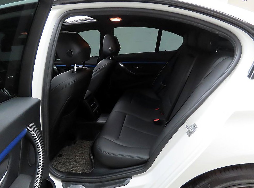 BMW 3시리즈 320d M 스포츠 사진 13