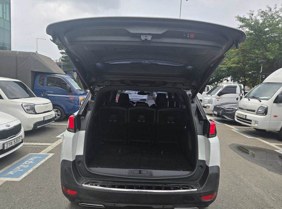 푸조 5008 1.5 BlueHDi GT 사진 14