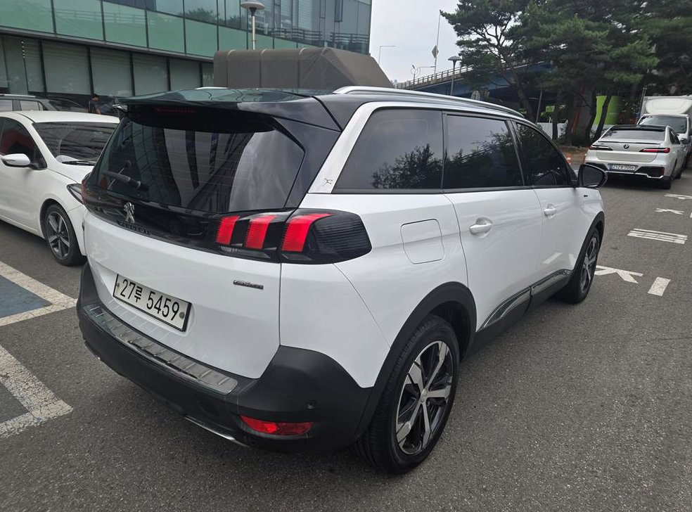 푸조 5008 1.5 BlueHDi GT 사진 4