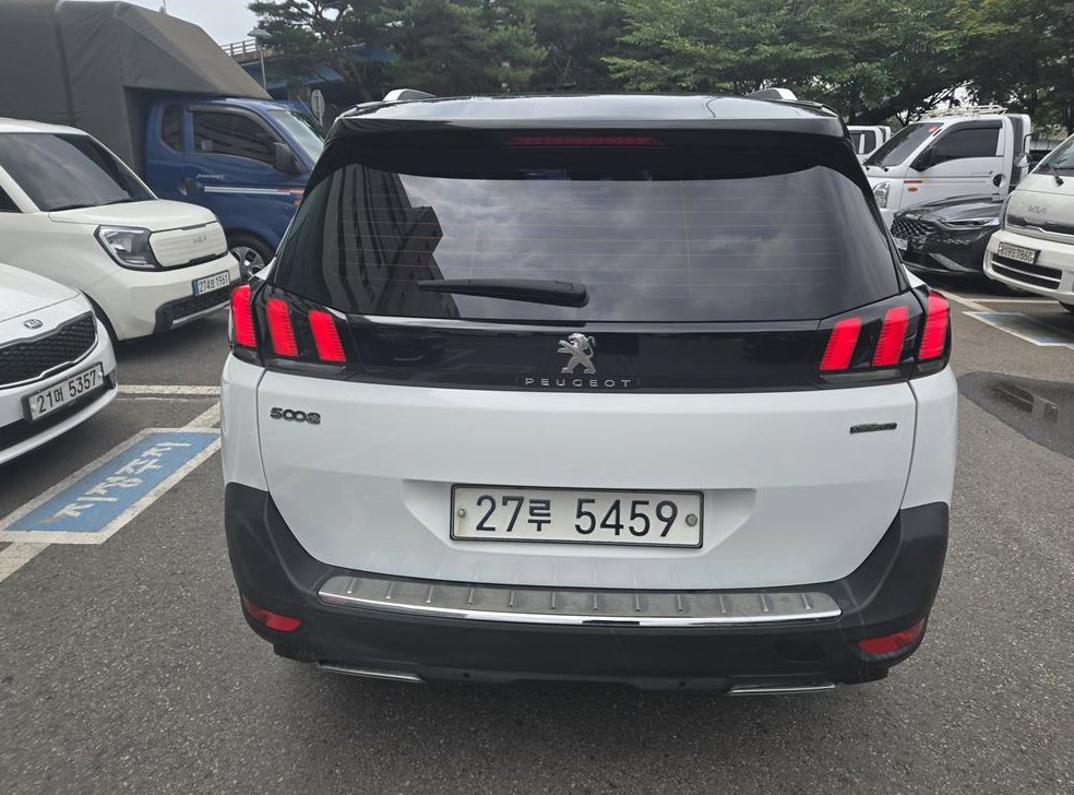 푸조 5008 1.5 BlueHDi GT 사진 5