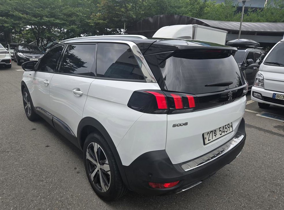 푸조 5008 1.5 BlueHDi GT 사진 6