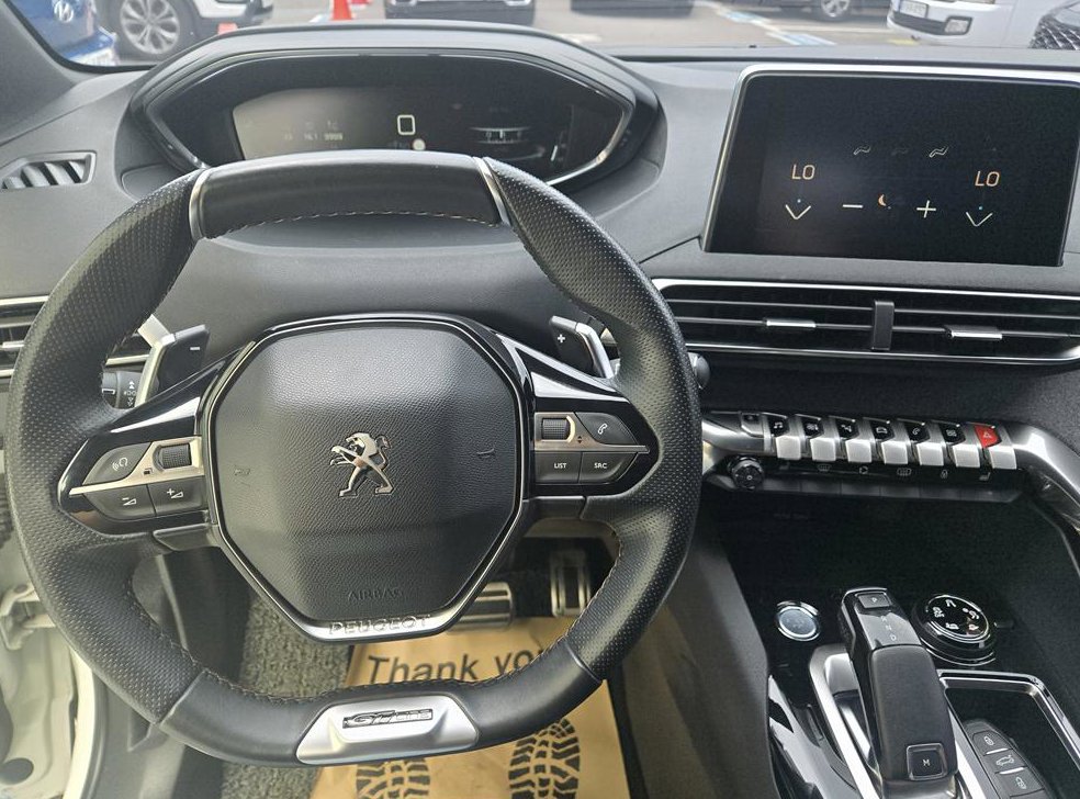 푸조 5008 1.5 BlueHDi GT 사진 8