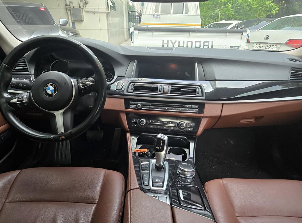 BMW 5시리즈 520d M 에어로다이나믹 프로 사진 8