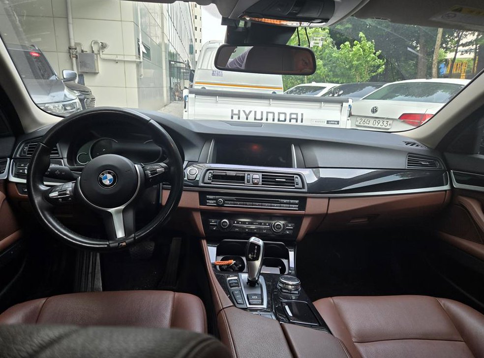 BMW 5시리즈 520d M 에어로다이나믹 프로 사진 9