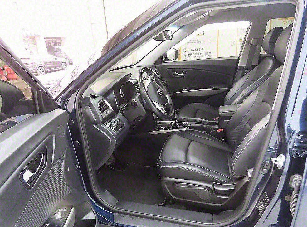 KG모빌리티(쌍용)  티볼리 가솔린 4WD 1.6 LX 사진 5