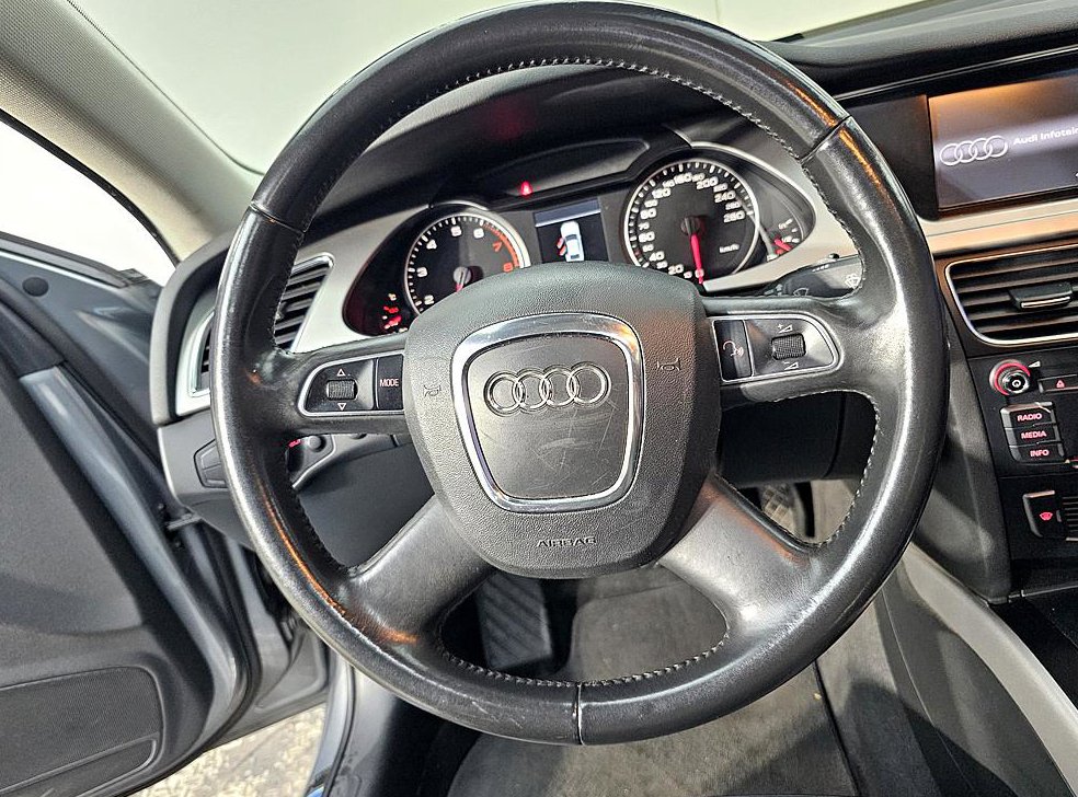 아우디 A4 2.0 TFSI 콰트로 사진 12