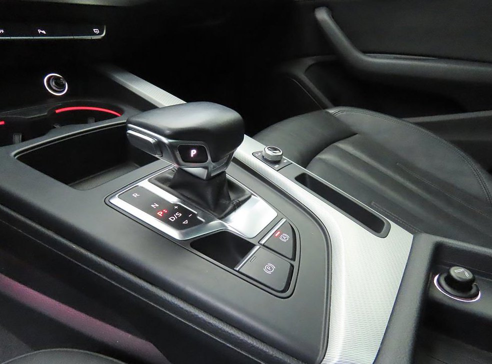 아우디 A4 40 TFSI 사진 11