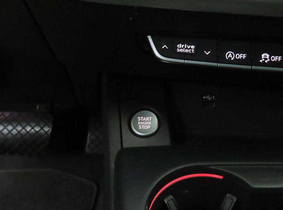 아우디 A4 40 TFSI 사진 15