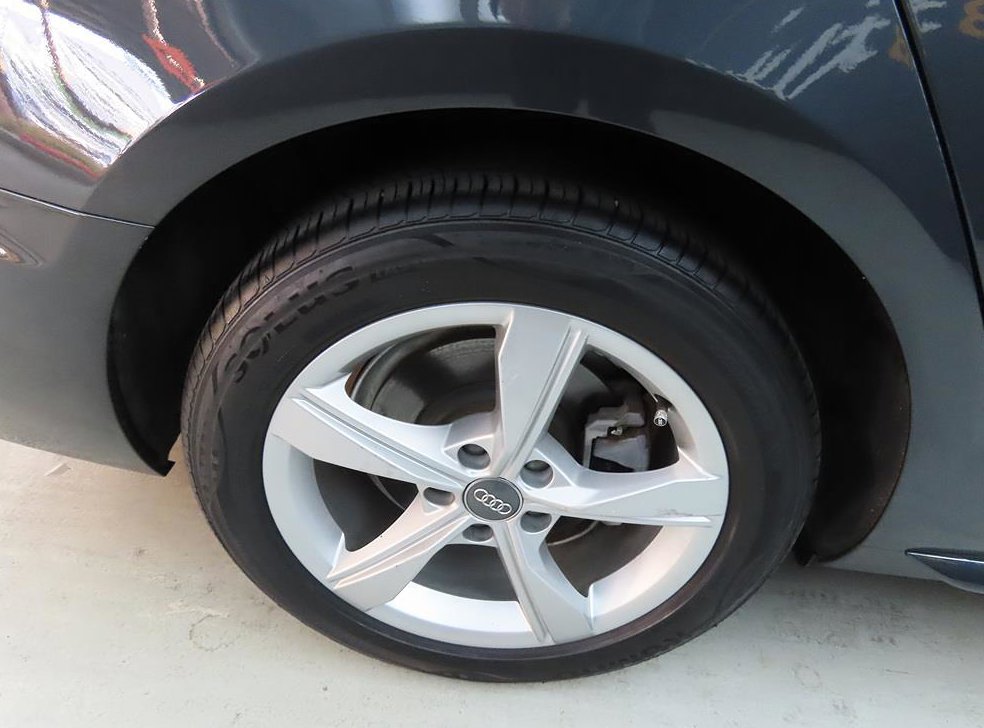 아우디 A4 40 TFSI 사진 20