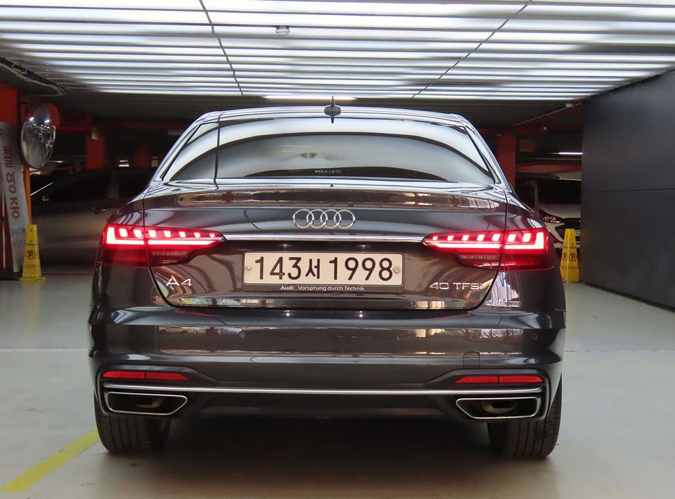 아우디 A4 40 TFSI 사진 3