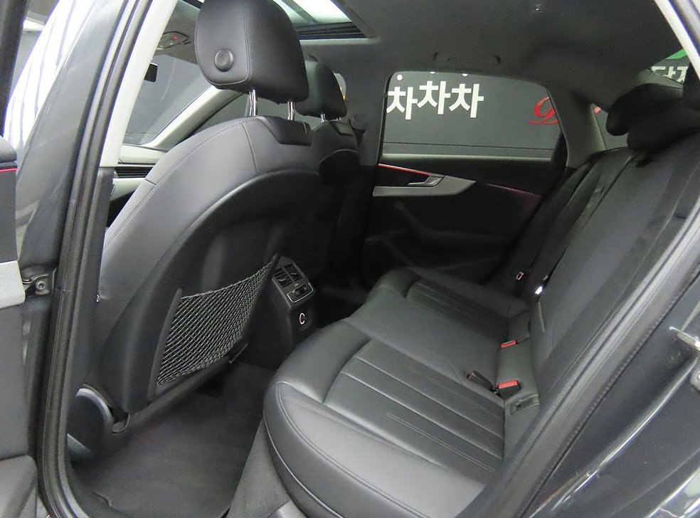 아우디 A4 40 TFSI 사진 6