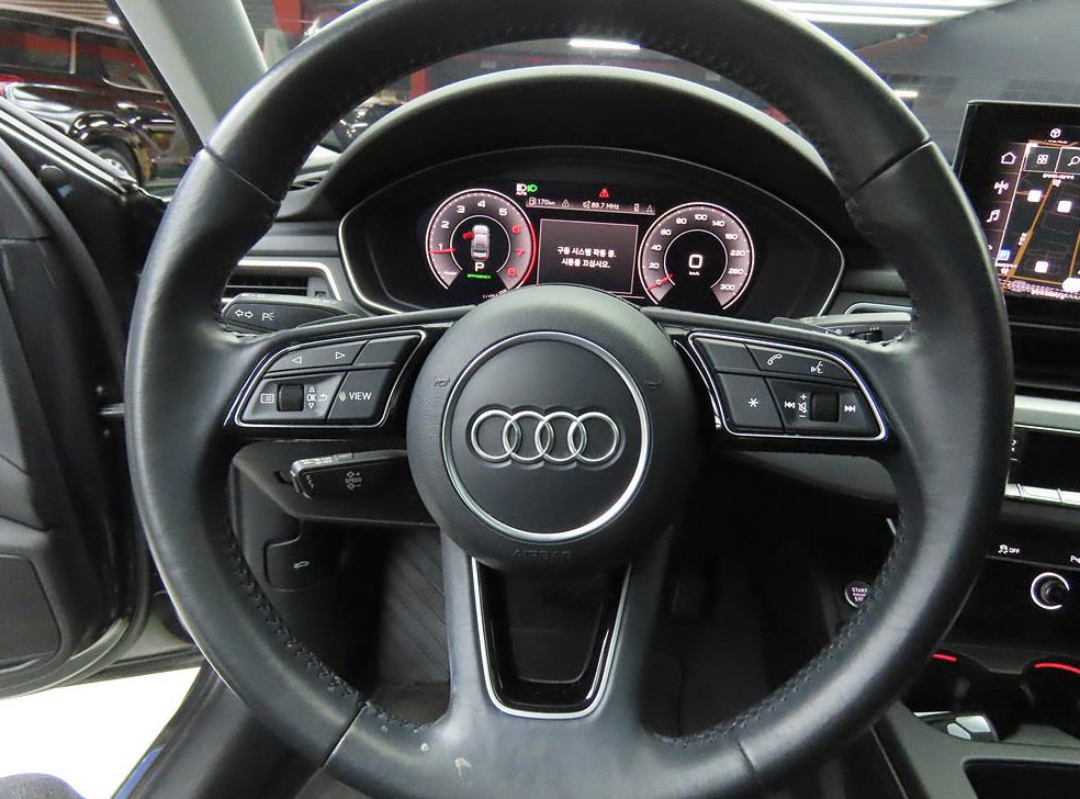 아우디 A4 40 TFSI 사진 8