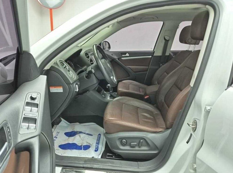 폭스바겐 티구안 2.0 TDI 프리미엄 사진 11