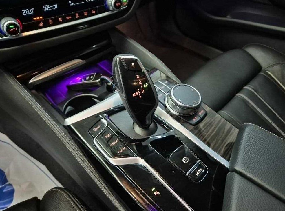 BMW 5시리즈 520i 럭셔리 사진 8