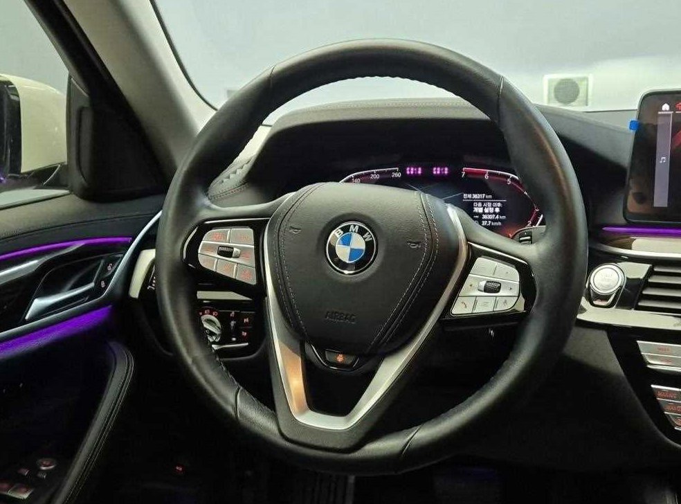 BMW 5시리즈 520i 럭셔리 사진 9