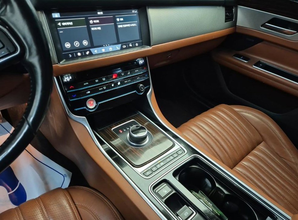 재규어 XF 2.0D 포트폴리오 AWD 사진 10